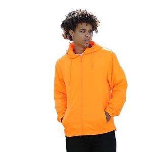 Offre spéciale, coupe-vent en nylon à capuche et fermeture éclair personnalisés, coupe-vent coupe-vent de randonnée extérieure réactive pour hommes - Product Image 1