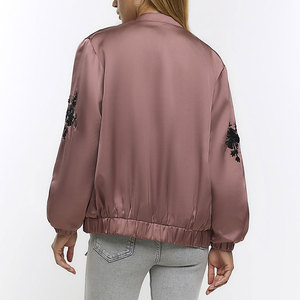 Vestes d'aviateur d'université pour femmes à impact élevé Qualité supérieure Meilleur prix Bon fabricant Fabricant de marque privée pour veste en satin - Product Image 2