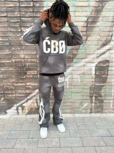 Conjunto OEM personalizado de pantalones de chándal acampanados y Sudadera con capucha unisex, chándales bordados, sudadera recortada con capucha y conjunto de Jogger apilado para hombre - Product Image 5