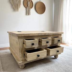 Table basse en bois de luxe au design moderne Mobilier de salon disponible à la vente à un prix abordable - Product Image 4