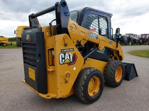 รถตักล้อยางดีเซลรุ่น 242D3 พร้อมเครื่องยนต์ - Product Image 4