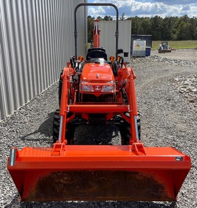Tracteur agricole Kubota B3300 4x4 pas cher avec chargeur avant et arrière - Product Image 2
