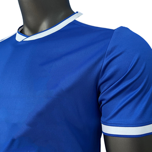 เสื้อฟุตบอลโพลีเอสเตอร์ของผู้ชายชุดตาข่ายระบายอากาศได้ดีพร้อมกางเกงขาสั้นสำหรับฤดูหนาว - Product Image 3