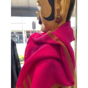 Pashmina Larga en Color Fucsia para Invierno y Primavera, Elegante y Larga - Product Image 3
