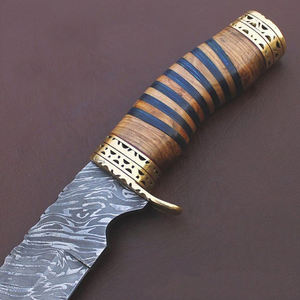 Cuchillo de caza de acero de Damasco hecho a mano personalizado con mango de madera y latón Incluye funda de cuero-Soporte OEM - Product Image 4