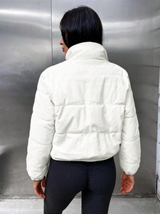 Veste d'hiver matelassée tendance de style designer avec boutons-pression et fermeture éclair de qualité supérieure, vente chaude, veste courte matelassée pour femmes - Product Image 3