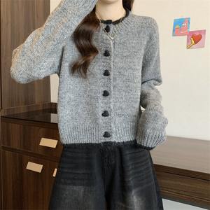 Vente en gros de cardigan en coton uni à col rond pour femmes, nouveau style pour l'automne et l'hiver 2025, pour étudiants - Product Image 3