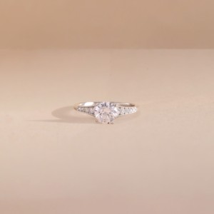 Anillo de Compromiso Vintage con Circonita, Detalles Delicados de Milgrain, Plata de Ley con Certificado IGI, un Anillo de Propuesta Único - Product Image 1