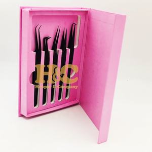 Ofertas Destacadas: Pinzas para Extensión de Pestañas con Empaque Personalizado en Caja Cuadrada de Acero Inoxidable, Papel o Plástico - Duraderas, Ecológicas y con Logotipo - Product Image 1