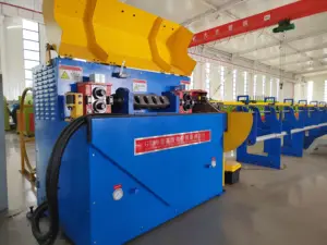 Chinesische Hersteller-Stacheldraht-Gleich- und Schneidemaschine Metallmetallurgie-Maschine mit hoher Geschwindigkeit und einfacher Bedienung