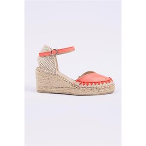 Alpargata cerrada con punta en cuña - Product Image 1