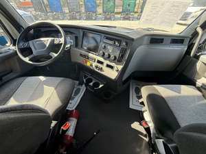 Camion semi-remorque d'occasion le plus vendu - Cascadia 126 Sleeper 2020 - 455 CV, 12 vitesses, boîte automatique Dt12, livraison à domicile dans le monde entier - Product Image 2