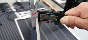 Panneaux solaires flexibles monocristallins ETFE à haute efficacité 19% <span class=keywords><strong>150W</strong></span> Cadre en alliage d'aluminium anodisé <span class=keywords><strong>pour</strong></span> <span class=keywords><strong>camping</strong></span>-<span class=keywords><strong>car</strong></span> Toit marin Hors réseau - Product Image 5