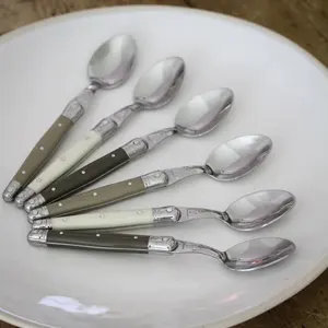 Ensemble de 4 couverts en métal poli miroir, parfaits pour restaurants, hôtels, mariages et repas élégants - Product Image 5