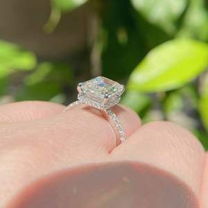 Anillo de Compromiso con Corte Esmeralda, Anillo de Bodas, Anillo de Aniversario, Anillo Minimalista para Ella, Regalo de Aniversario, Anillo de Promesa - Product Image 2