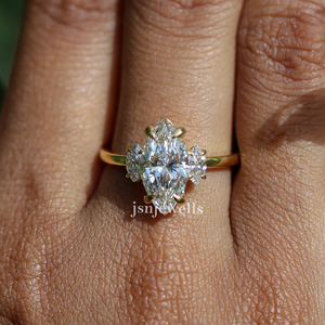 Timeless Three Stone Marquise Cut Lab Grown Diamond Bague de fiançailles en or massif 18K Cadeau d'anniversaire luxueux - Product Image 5