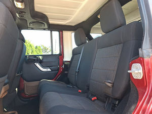 CLEAN 2014 J-e-p Wrangler Unlimited Sahara 4WD Volante a la izquierda - Product Image 2