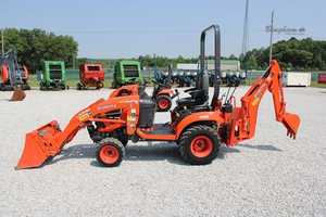 Tractor Kubota BX2680 de Alta Eficiencia, 25Hp, Diésel, 4x4, Subcompacto, Utilitario, Cortacésped, con Cargador Frontal - Product Image 3