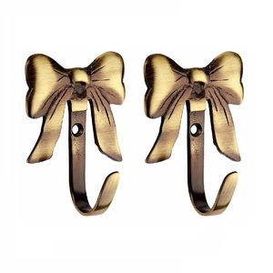 Gancho de acento de pared estilo arco de hierro de diseñador gancho de Metal decorativo para sala de estar para colgar Arte Directo de fábrica con acabado dorado - Product Image 4