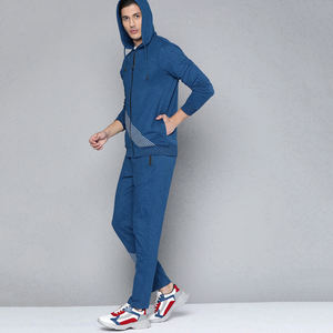 ชุดวอร์มผู้ชายผ้าฟลีซ OEM สไตล์ลำลอง ระบายอากาศดี มีฮู้ด กันลม เหมาะสำหรับฤดูหนาว สตรีทแวร์ ลายพิมพ์ ทรงปกติ ไซส์พลัส - Product Image 2