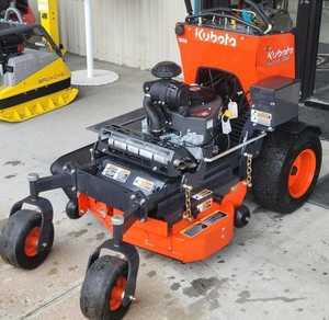Cortadora de Césped Autopropulsada Kubota de 36 Pulgadas, Motor de Gasolina de 4 Tiempos y 196 cc, Grado Industrial, Descarga Trasera - Product Image 2