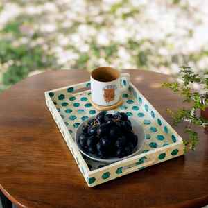 Bandeja de servicio redonda de 9,5 "con diseño de nudo celta, hecha de Paduk, acabado seguro para alimentos 100% - Product Image 3