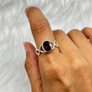 แหวนเงินโกเมนธรรมชาติแหวนเงินโกเมนทำด้วยมือแหวนเงินสไตล์โบฮีเมียนสำหรับเธอ - Product Image 1