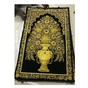 Tapis bijou décoratif fait main d'Inde Design moderne avec fil Zari et pierres semi-précieuses pour un usage domestique au meilleur prix - Product Image 3