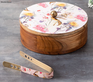 Caja de Chapati de madera con un exterior azul verde azulado brillante con un diseño de flor Floral blanca completa, a precios de mayorista - Product Image 2