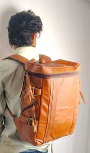 กระเป๋าเป้สะพายหลังเดินทางหนังแท้สไตล์วินเทจแบบพรีเมี่ยมพร้อมช่องขยายได้และสายรัดปรับได้สำหรับแล็ปท็อปทุกเพศ - Product Image 4