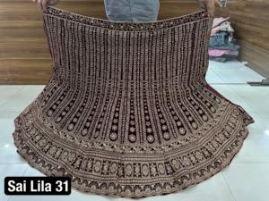 Lehenga de terciopelo de moda con trabajo pesado de Jarkan, lata doble, 3M Flair, Choli de trabajo largo y Dupatta de red suave, borde de Butti de cuatro lados - Product Image 2