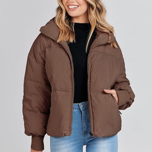 Precio al por mayor Chaquetas acolchadas para mujer MOQ bajo personalizado Cálido Slim Fit Ropa de calle Abrigo acolchado Prendas de abrigo Chaqueta acolchada para mujer - Product Image 4