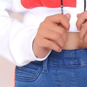 2025 Top vente meilleur prix femmes haut court sweats à capuche léger personnalisé femmes haut court sweats à capuche pour femmes - Product Image 5