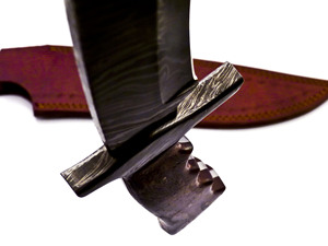 Cuchillo fuerte de acero de Damasco de calidad superior para acampar al aire libre para cazadores, hermosos cuchillos Bowie con mango de hueso de madera - Product Image 5