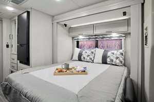 Autocaravana de Lujo Usada 2020-2023 con Baño y Aseo, Interiores Espaciosos, Capacidad para 4-6 Personas, Venta para Exportación - Product Image 2