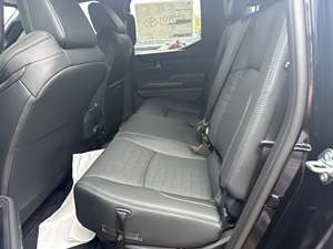 ข้อเสนอสุดคุ้มสำหรับรถยนต์โตโยต้า ทาร์โคมา ทีอาร์ดี สปอร์ต ดับเบิ้ลแค็บ 4x4 ระยะทางประมาณ 25,700 ไมล์ เจ้าของเดียว พร้อมแพ็คเกจทีอาร์ดี สปอร์ต - Product Image 4