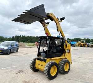 รถตักล้อยาง CAT 226B3 เครื่องยนต์ดีเซล 75 กิโลวัตต์ ขนาดกะทัดรัด แรงยกสูง รับประกัน 5 ปีขึ้นไป สำหรับวัสดุก่อสร้าง - Product Image 2