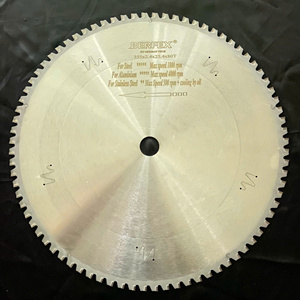 Lame de scie en alliage TCT de 305 mm pour couper l'acier et le fer, épaisseur de 2,2 mm, arbre de 25,4 mm, 60 dents, production en vrac OEM disponible - Product Image 3