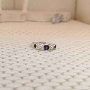เครื่องประดับแฟชั่นสำหรับสุภาพสตรีสีเงิน925แหวนอเมทิสต์ตัดสีเงินพร้อมกรอบ - Product Image 3