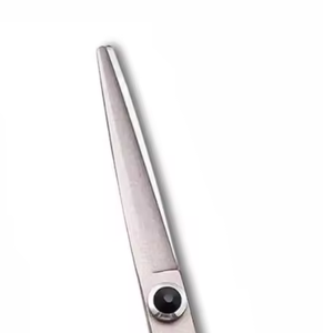 Tijeras de peluquero de acero inoxidable personalizadas OEM profesionales, tijeras de corte de pelo y recortadoras de pelo para accesorios de barbería - Product Image 4