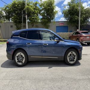 รถยนต์บีเอ็มดับเบิลยู iX xDrive50 ปี 2023 สภาพดี ใช้งานน้อย - Product Image 2