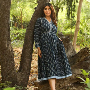 Vestido Midi Bohemio Nuevo, Estampado a Mano, Algodón Puro, Floral, Azul Marino, Blanco, Ropa Casual - Product Image 1