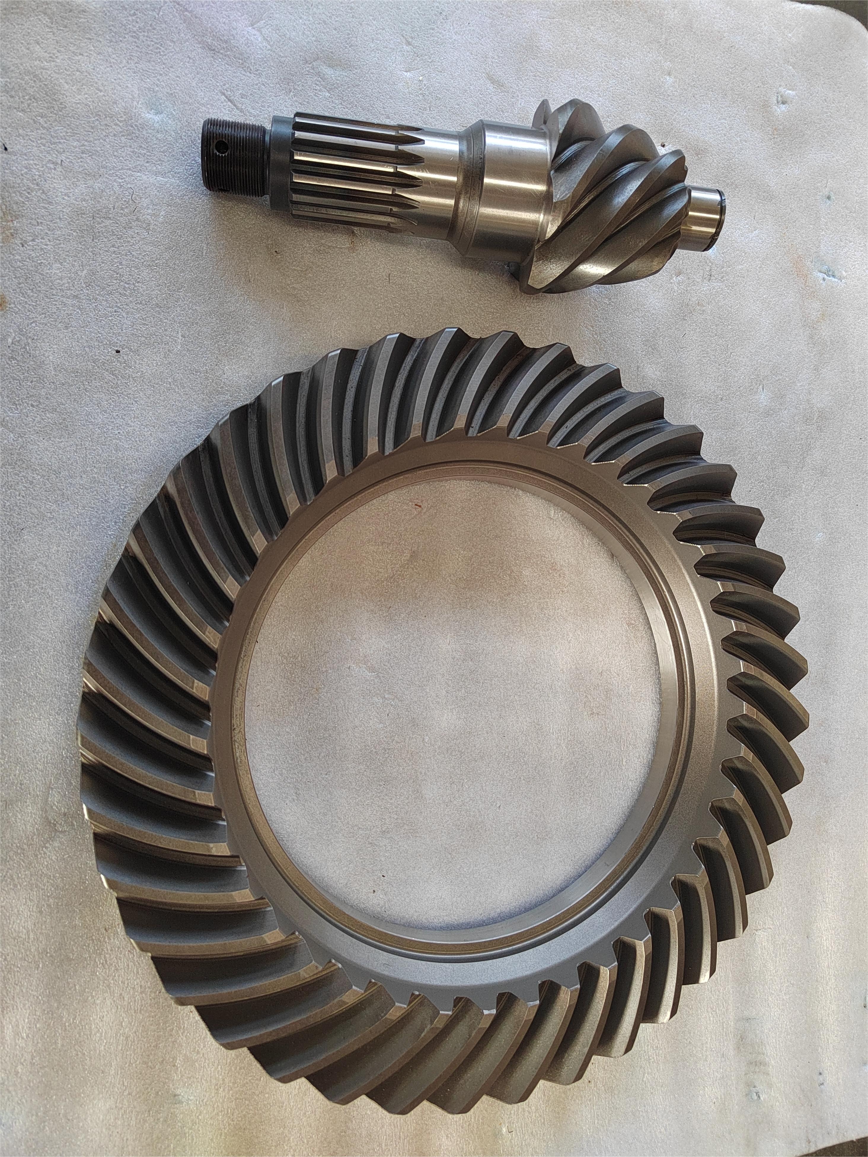Crown Wheel Pinion Gear Ratio 8*35 8*37 8*39 for Nissan