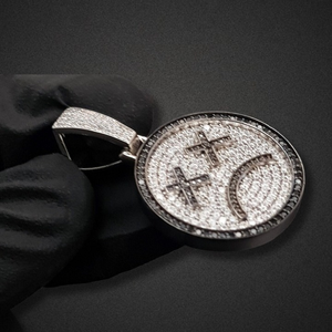 Pendentif Croix Personnalisé en Argent 925 Style Hip Hop, Design Tendance Streetwear Sertie de Diamants Moissanite, Breloques Personnalisées - Product Image 2
