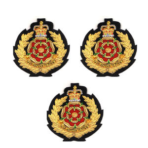 Badges et écussons rectangulaires personnalisés OEM brodés à la main au fil de bouillon, à coudre sur tissu, pour marque de vêtements de mode - Product Image 2