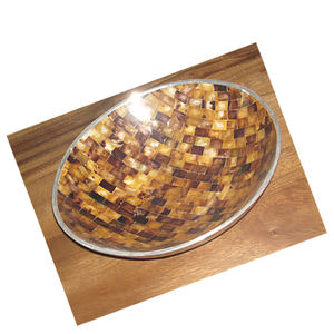 Coquille de Mabe brune découpée, bijou artisanal rond de 30 cm avec motif argenté, style corne polie - Product Image 3