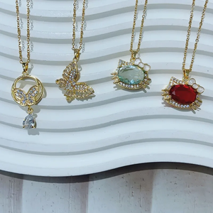 Elegante Collar con Colgante de Mariposa y Gato con Circonita, Chapado en Oro de 18K, Acero Inoxidable 304, Electroplacado al Vacío en Horno, para Mujer - Product Image 3