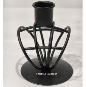 Petit bougeoir classique avec style en fil sculpté, parfait pour les intérieurs traditionnels et les moments décoratifs aux chandelles - Product Image 5