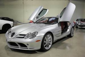 Mc-La-ren SLR 2023 Usado en Excelentes Condiciones, SUV Cpe de 5 Puertas, Híbrido de 5.5L, Automático de 6 Velocidades, Cuero Oscuro, Techo Solar Panorámico Izquierdo - Product Image 2