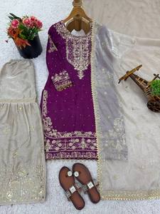 Traje Recto de Mezcla de Seda Color Vino Premium con Dupatta Estampada Floral de Diseñador y Escote Bordado para Fiestas - Product Image 6